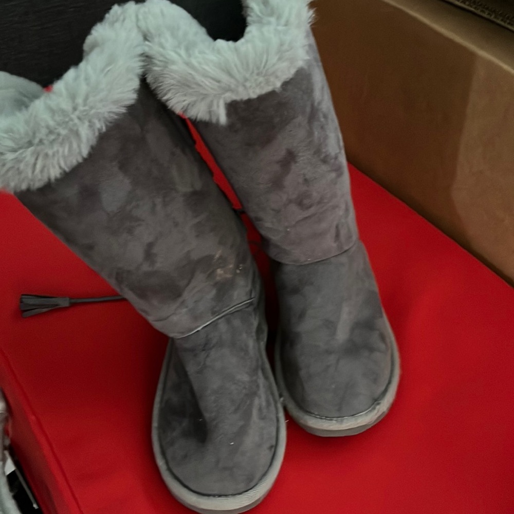 Fur boots